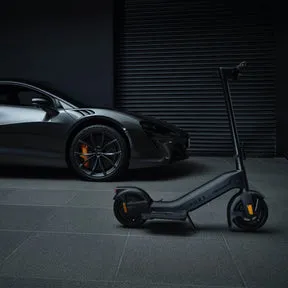 Pure x McLaren Black elsparkesykkel 500W 62 km