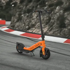 Pure Electric x McLaren Papaya elsparkesykkel 62 km